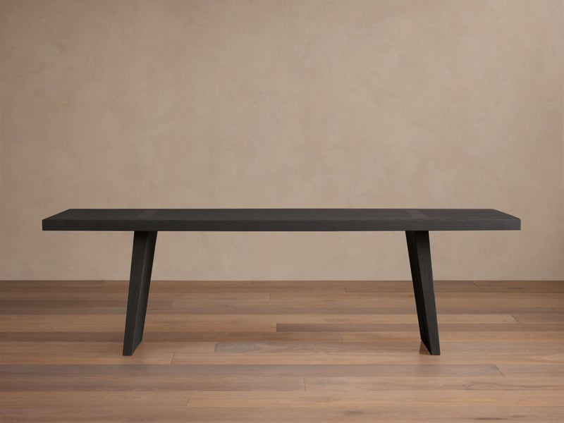Panta Dining Table